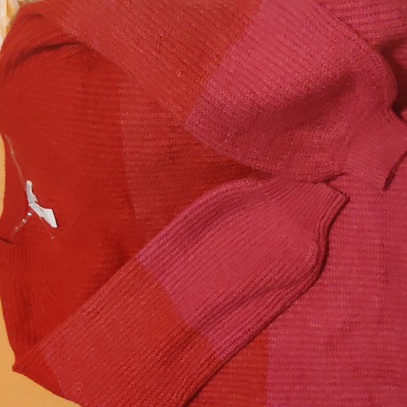 Red pink gradient V-neck balloon sleeves sweater - Picture 2 of 5